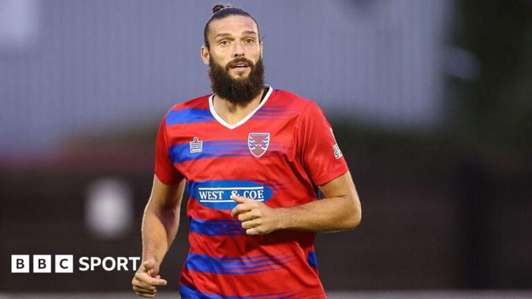 Andy Carroll in action for Dagenham and Redbridge