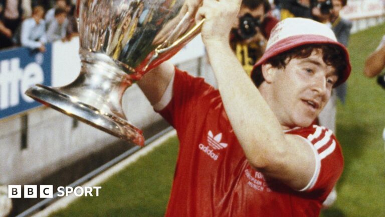 John Robertson: Nottingham Forest to honour former winger by renaming stand John Robertson lifts the European Cup