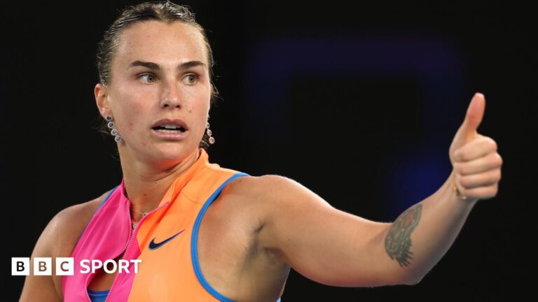 Aryna Sabalenka gives her team a thumbs up