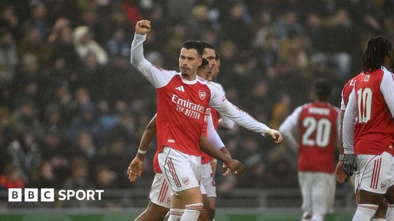 Gabriel Martinelli celebrates his goal.