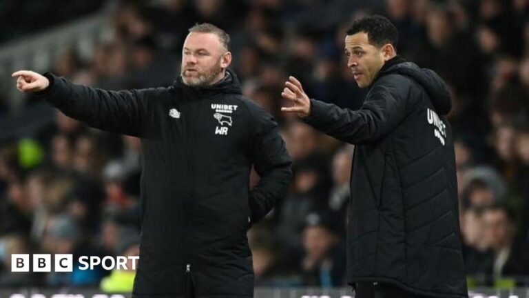 Wayne Rooney Show: Liam Rosenior deserves Chelsea chance, says Rooney Manchester United head coach Ruben Amorim in a dark winter coat on the touchline before the 1-1 draw with Leeds
