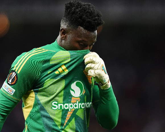 Van der Sar explains Onana struggles at Man Utd