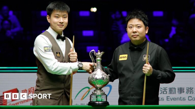 World Grand Prix: Zhao Xintong beats Zhang Anda in all-Chinese final Zhao Xintong shakes the hand of Zhang Anda before the start of Sunday's World Grand Prix final in Hong Hong