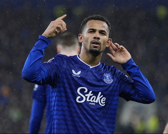 Everton reluctant on Ndiaye sale