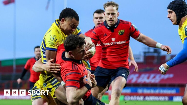 Munster 21-7 Zebre: Irish province defeat Italian visitors in United Rugby Championship Shane Daly scores Munster's first try of the game