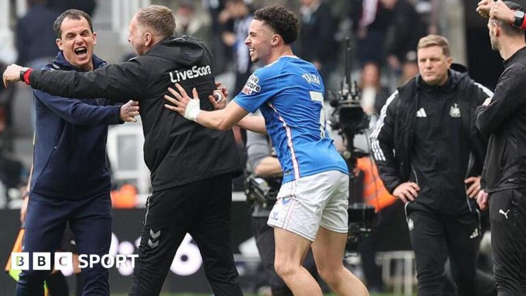 Newcastle’s season hits new low with Sunderland joy in Tyne-Wear derby Sunderland boss Regis le Bris celebrates as Eddie Howe watches on