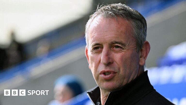 Steve McNamara looks on during a Warrington Wolves game