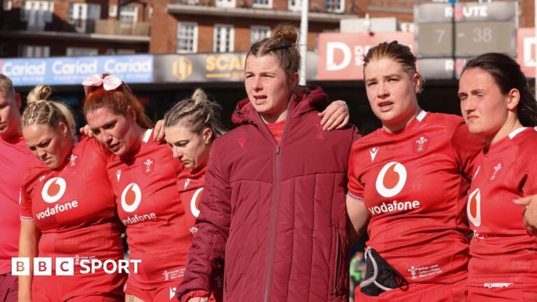 Women’s Six Nations: Spectre of England looms large for Wales Kate Williams of Wales speaks to the players at the end of the match