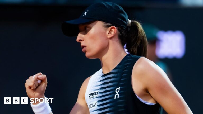 Iga Swiatek celebrates a point with a clenched fist during the Italian Open