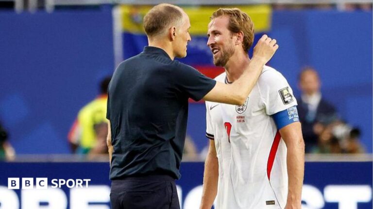 World Cup 2026: ‘Easy to create divisions’ – Harry Kane says England are ‘completely together’ Harry Kane talks with Thomas Tuchel on the pitch