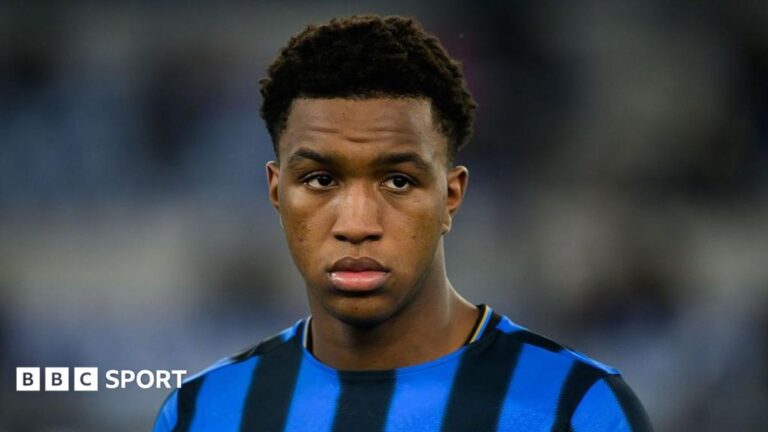 Honest Ahanor: Atalanta defender to join Chelsea in £40m deal in 2027 Honest Ahanor wearing an Atalanta shirt